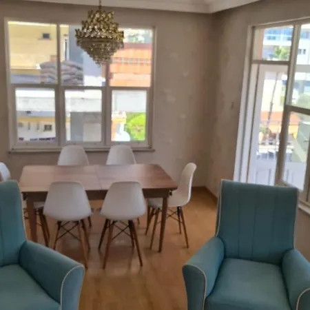 Merkezde Full Esyali Denize 50mt Daire Alanya