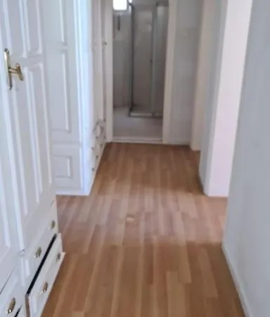 Merkezde Full Esyali Denize 50mt Daire