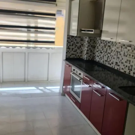 Daire Merkezde Full Esyali Denize 50mt Daire Alanya
