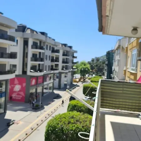Merkezde Full Esyali Denize 50mt Daire Alanya